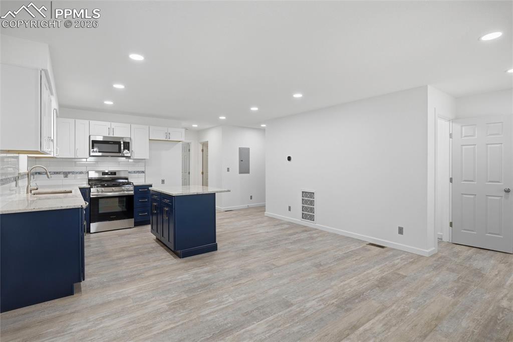 Image 9 of 37: Kitchen