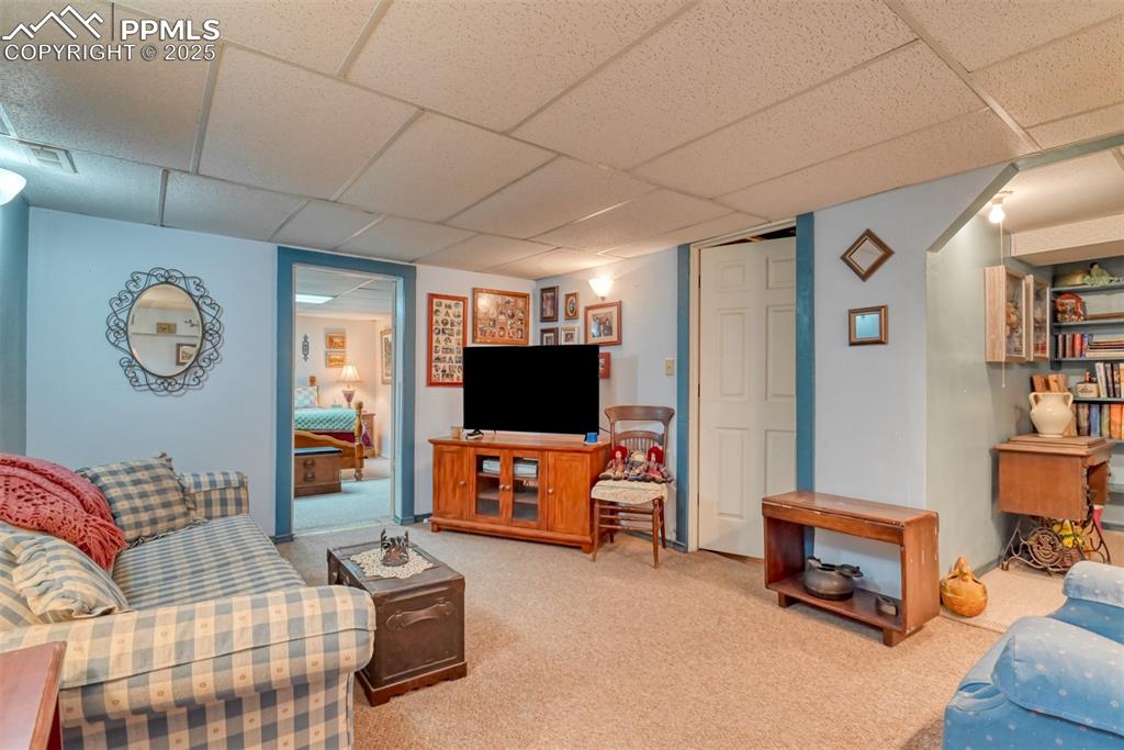 Image 11 of 39: Family Room