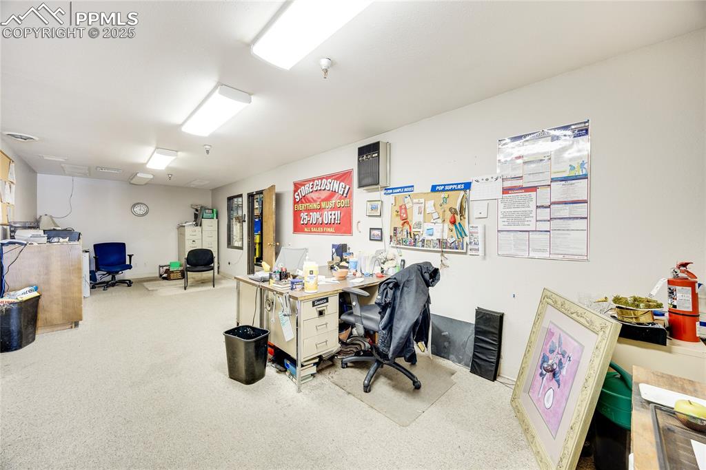 Image 7 of 11: Office