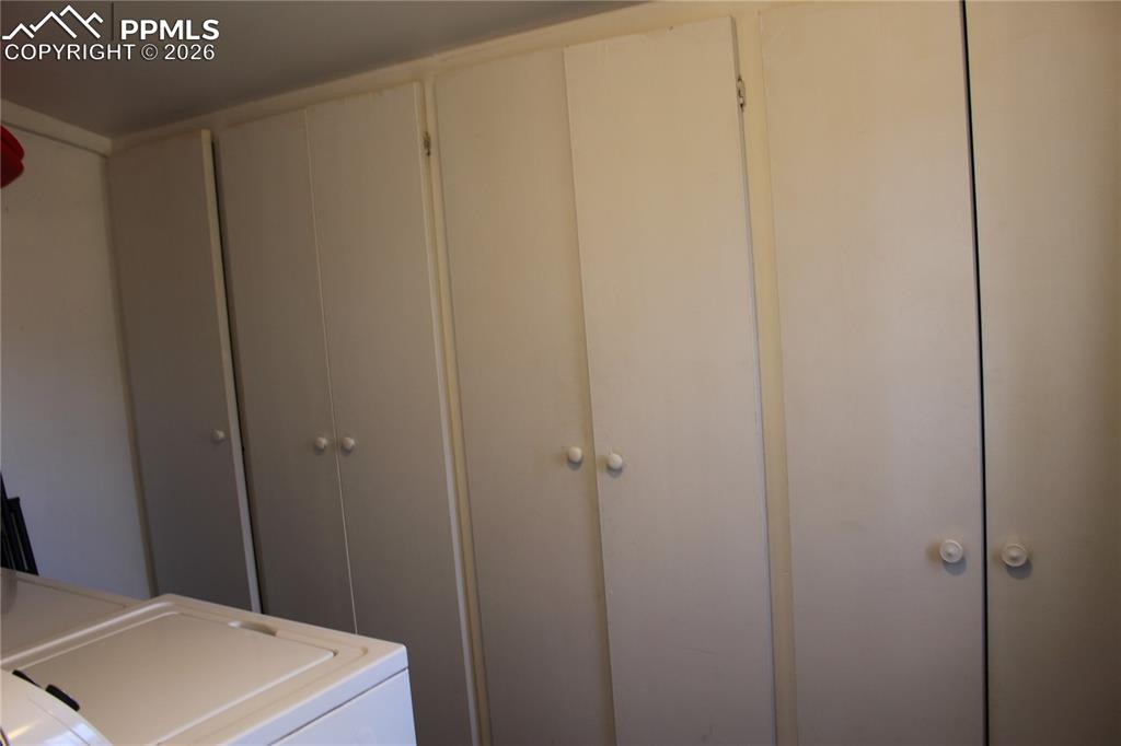 Image 14 of 18: Laundry