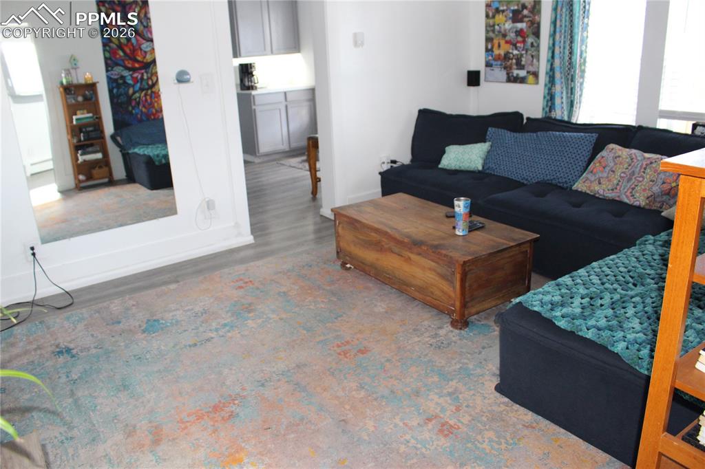 Image 4 of 18: Living Room