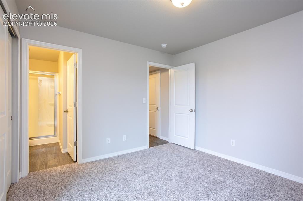 Image 15 of 16: Bedroom