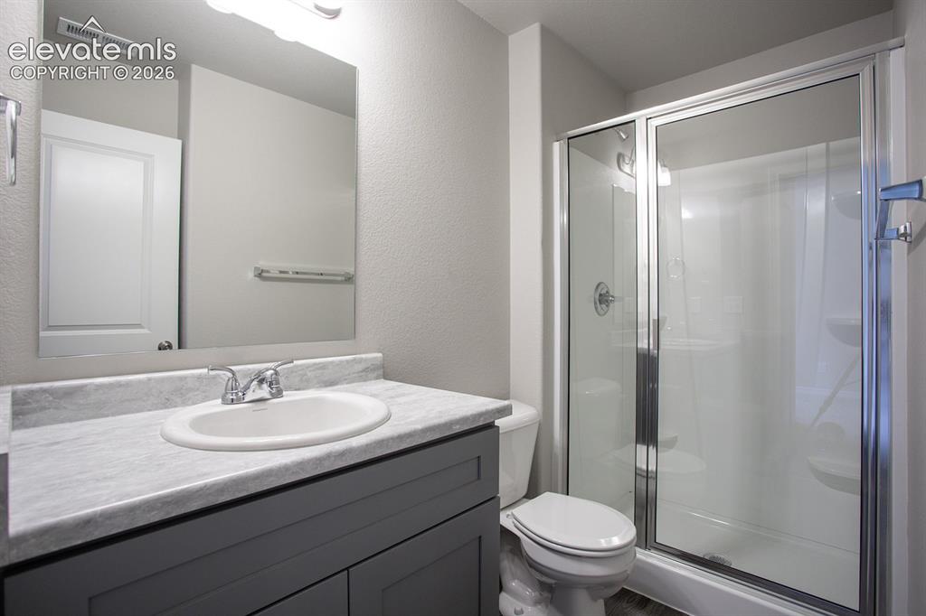 Image 16 of 16: Bathroom