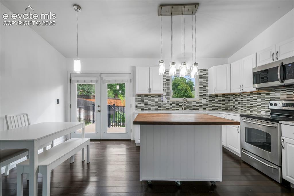 Image 10 of 50: Updated cabinets, granite counters, stainless steel appliances