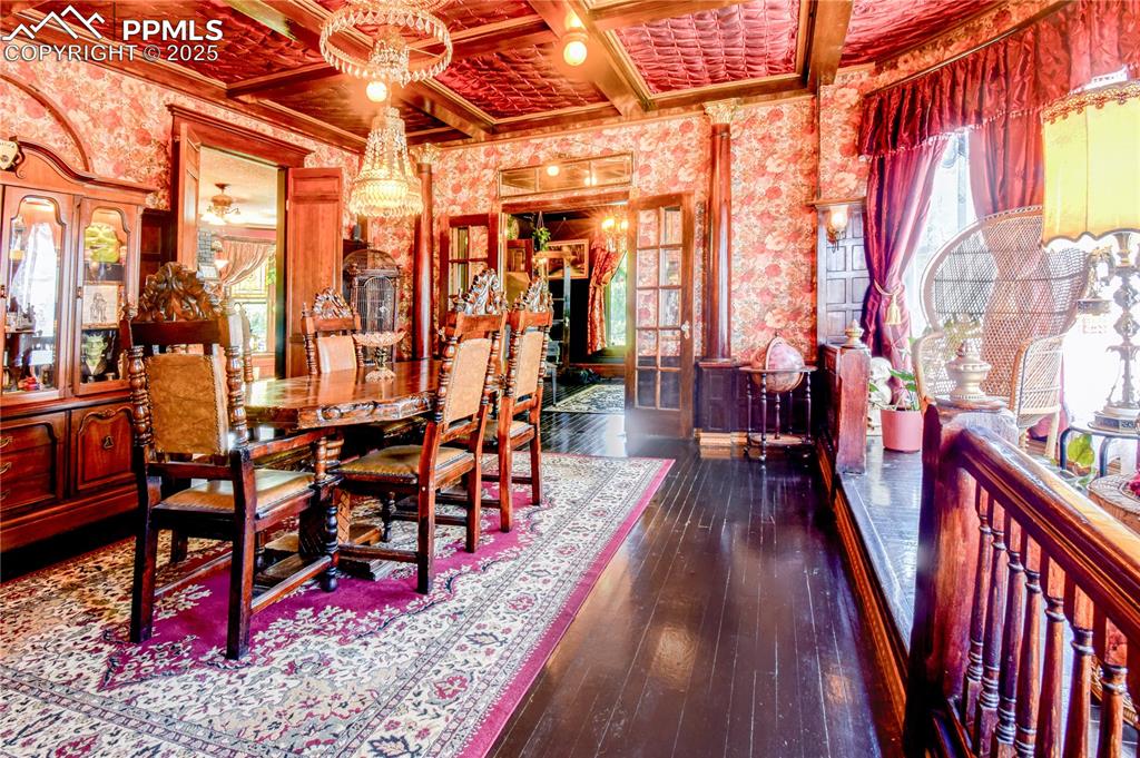 Image 12 of 48: Dining Area