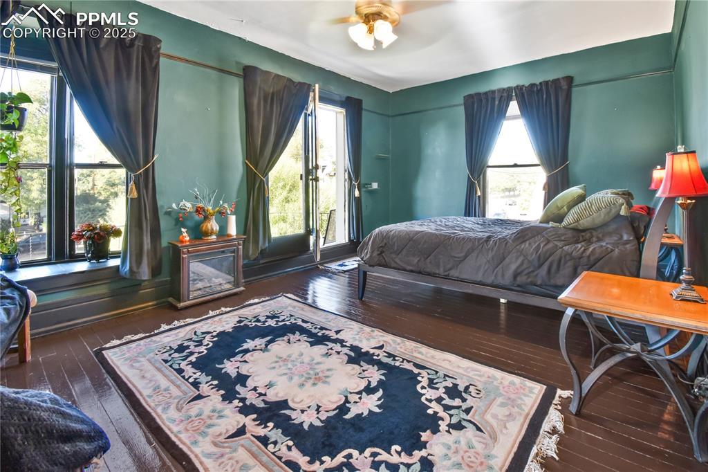 Image 14 of 48: Bedroom