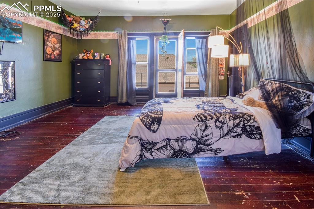 Image 24 of 48: Bedroom