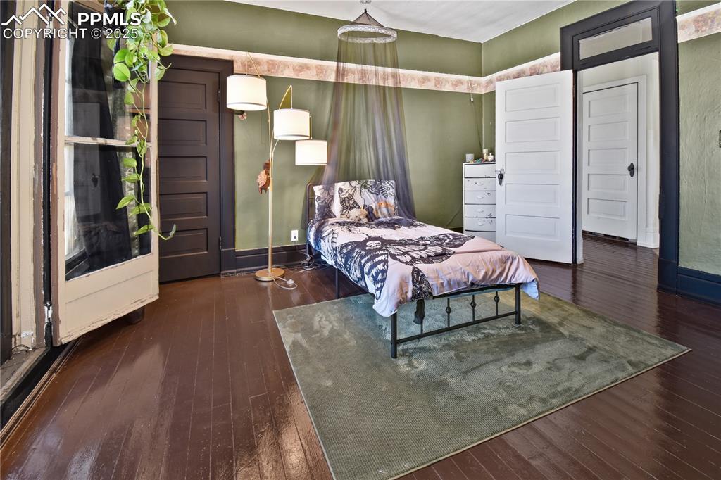 Image 28 of 48: Bedroom