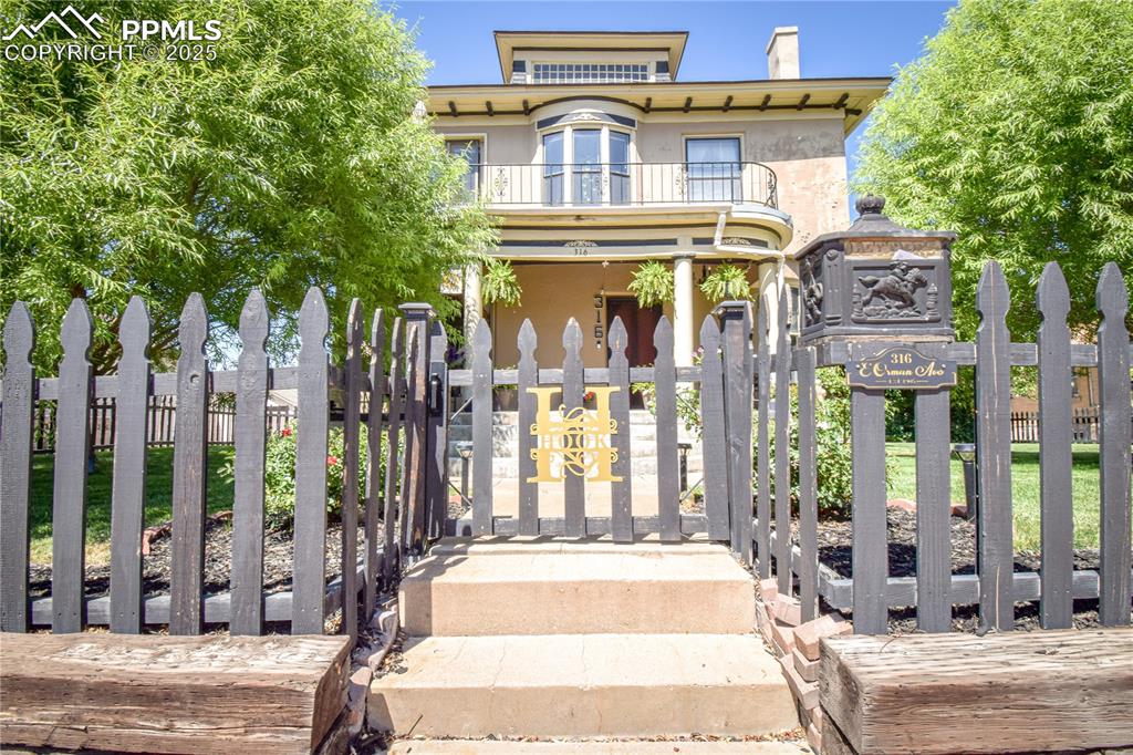 Image 3 of 48: Fence