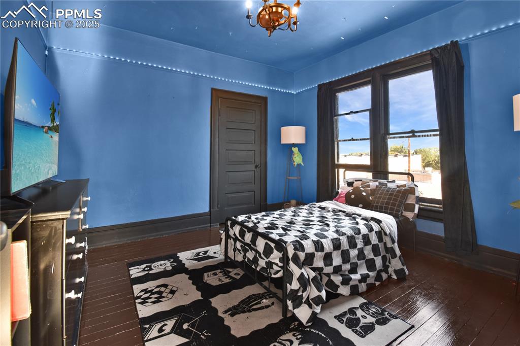 Image 30 of 48: Bedroom