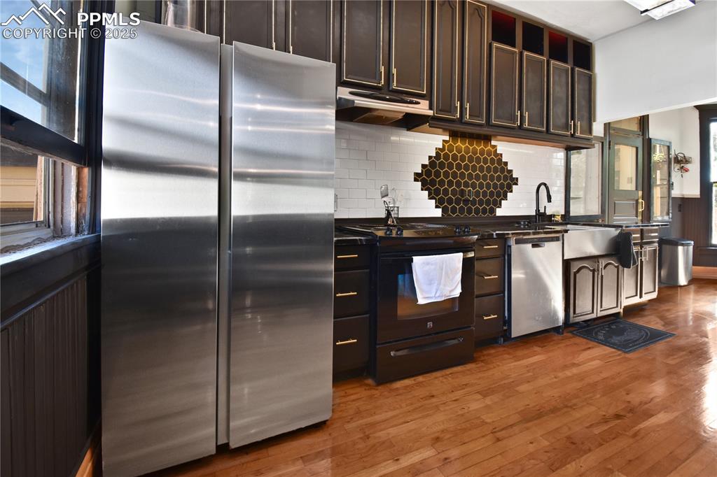 Image 9 of 48: Kitchen