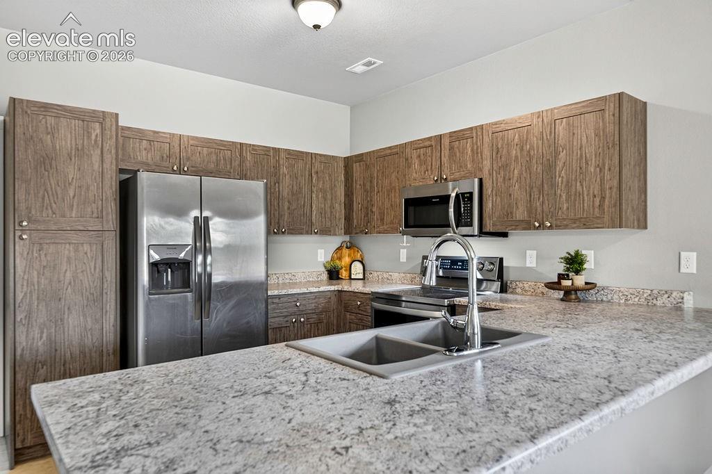 Image 10 of 38: Kitchen