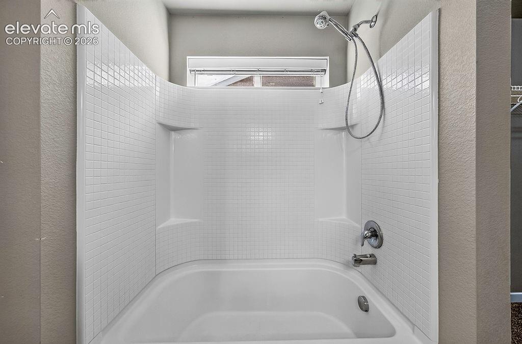 Image 21 of 38: Bathroom