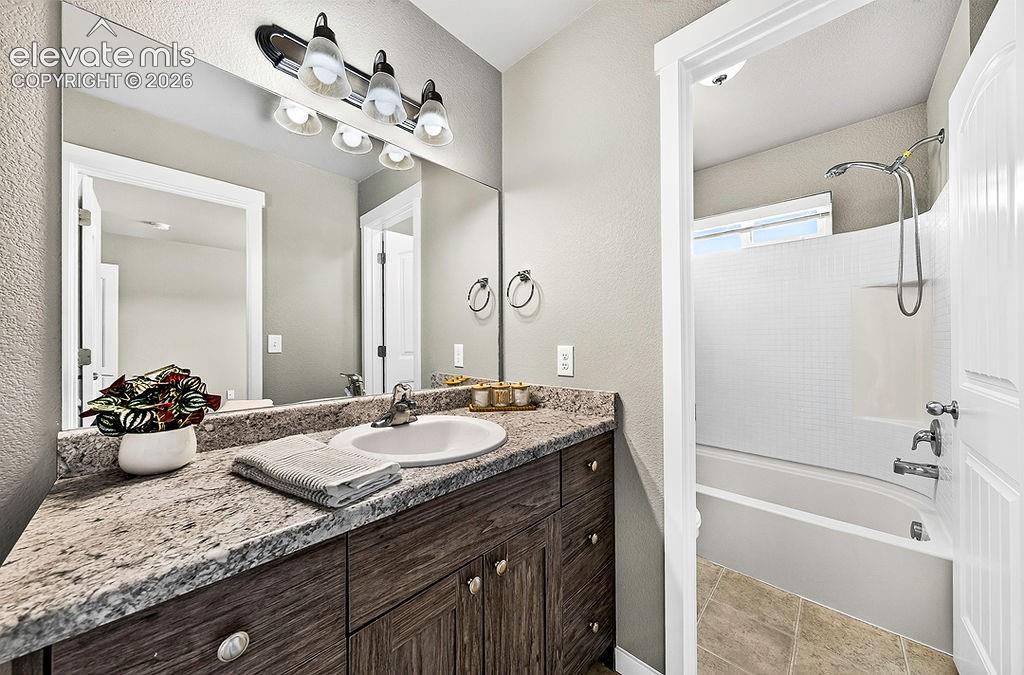 Image 31 of 38: Bathroom