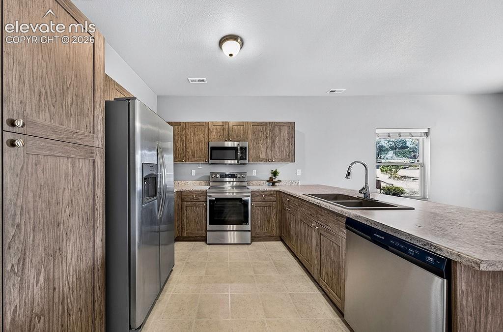 Image 5 of 38: Kitchen