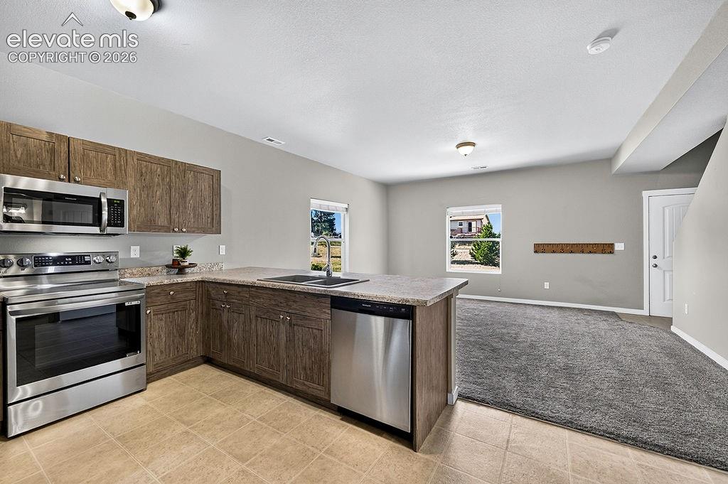 Image 7 of 38: Kitchen