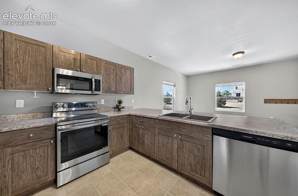 Image 8 of 38: Kitchen