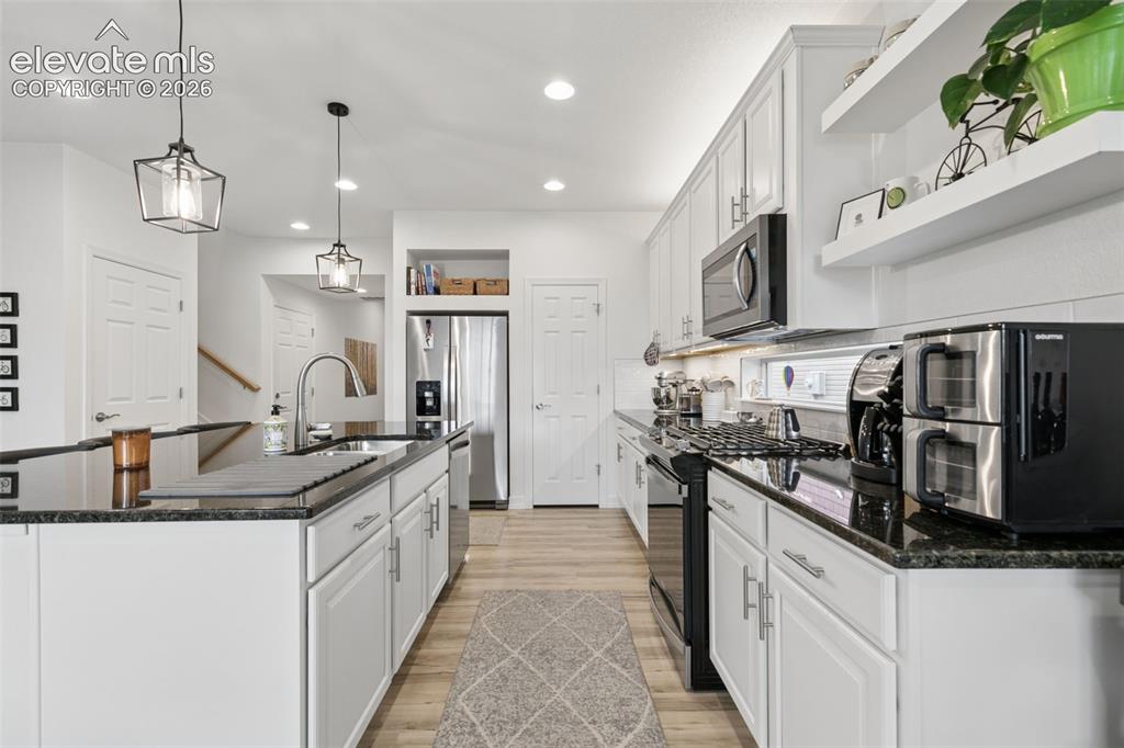 Image 17 of 34: Kitchen