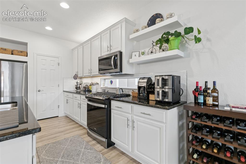 Image 18 of 34: Kitchen