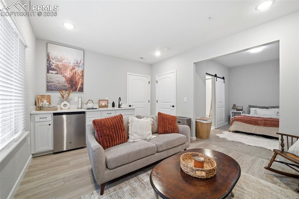 Image 11 of 50: Full Mother-in-law Suite