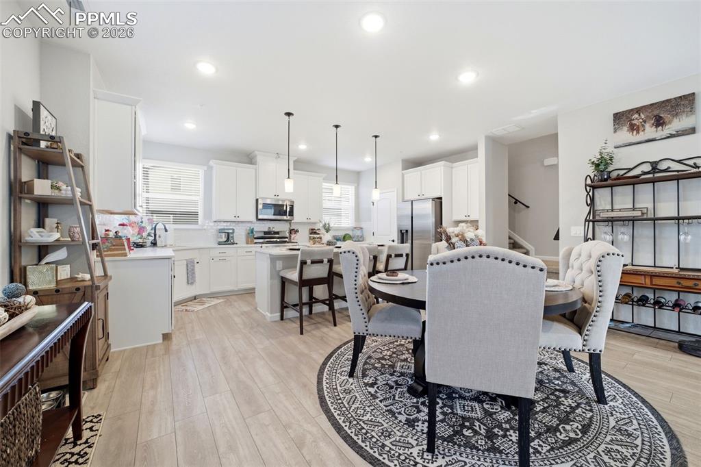 Image 17 of 50: Dining Area