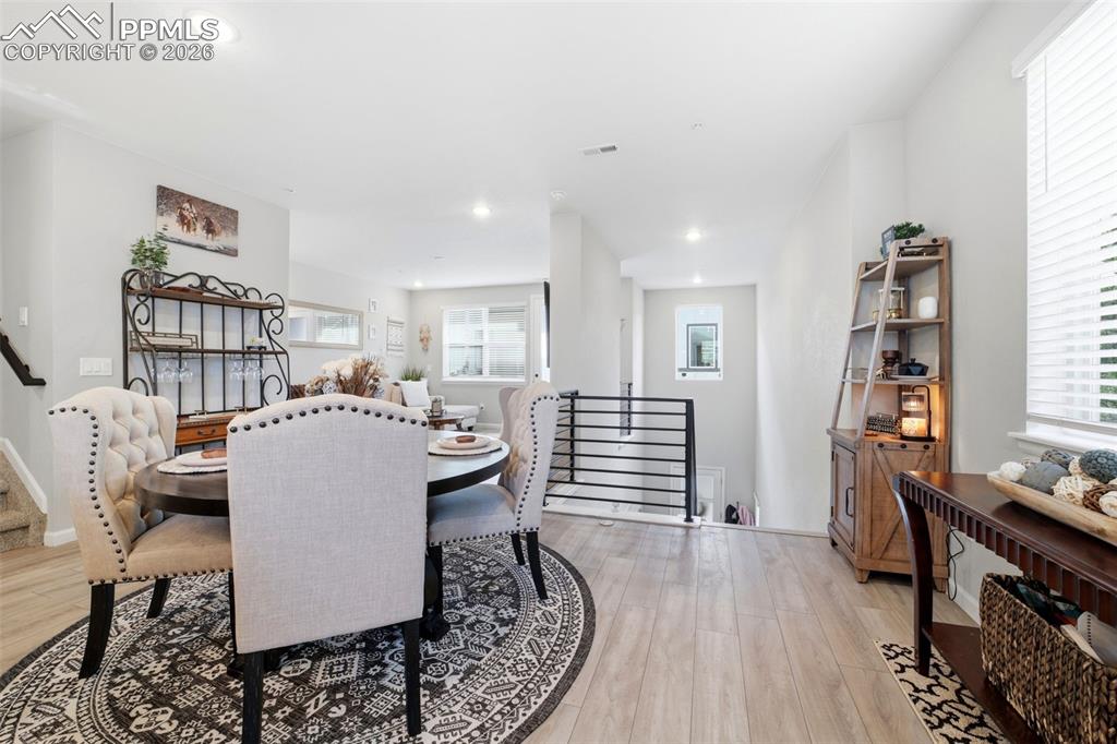 Image 19 of 50: Dining Area