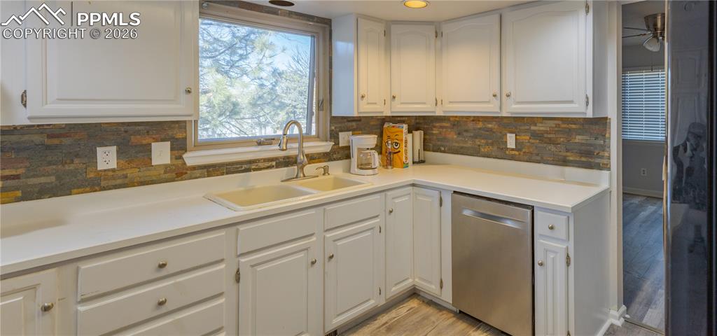 Image 33 of 45: Kitchen