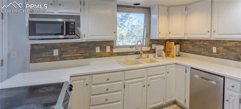 Image 34 of 45: Kitchen