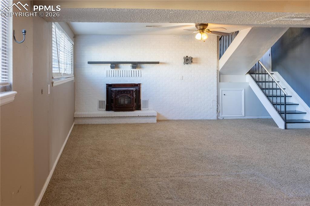 Image 43 of 45: Living Room