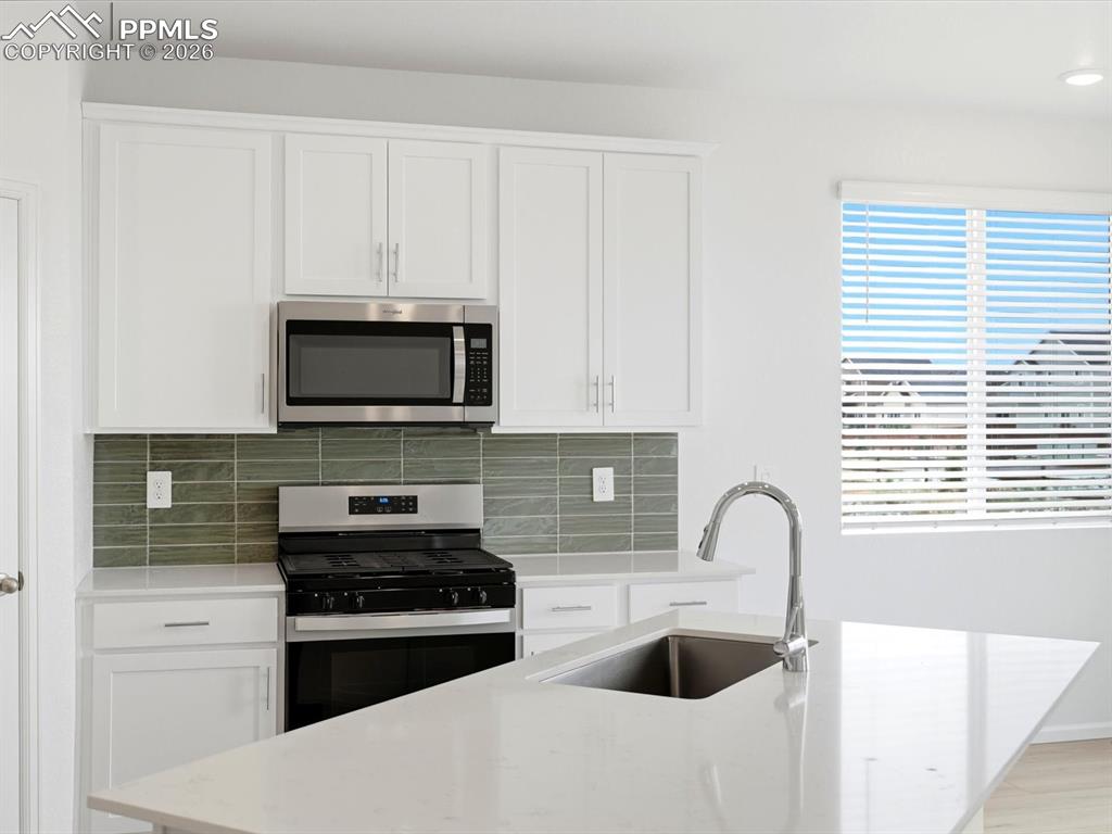 Image 15 of 29: Kitchen