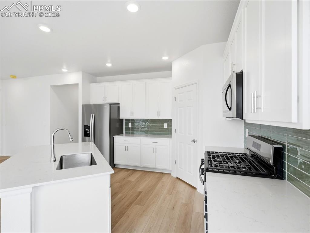 Image 16 of 29: Kitchen