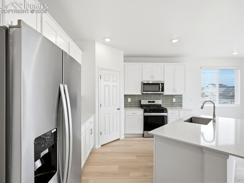 Image 18 of 29: Kitchen