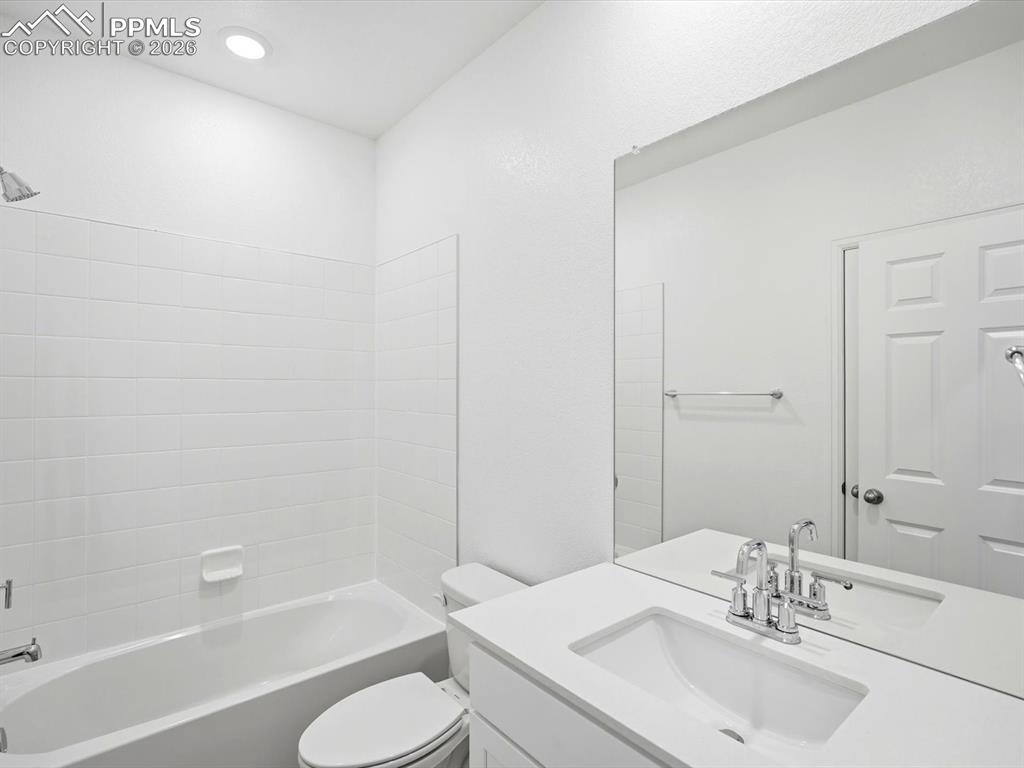 Image 5 of 29: Bathroom