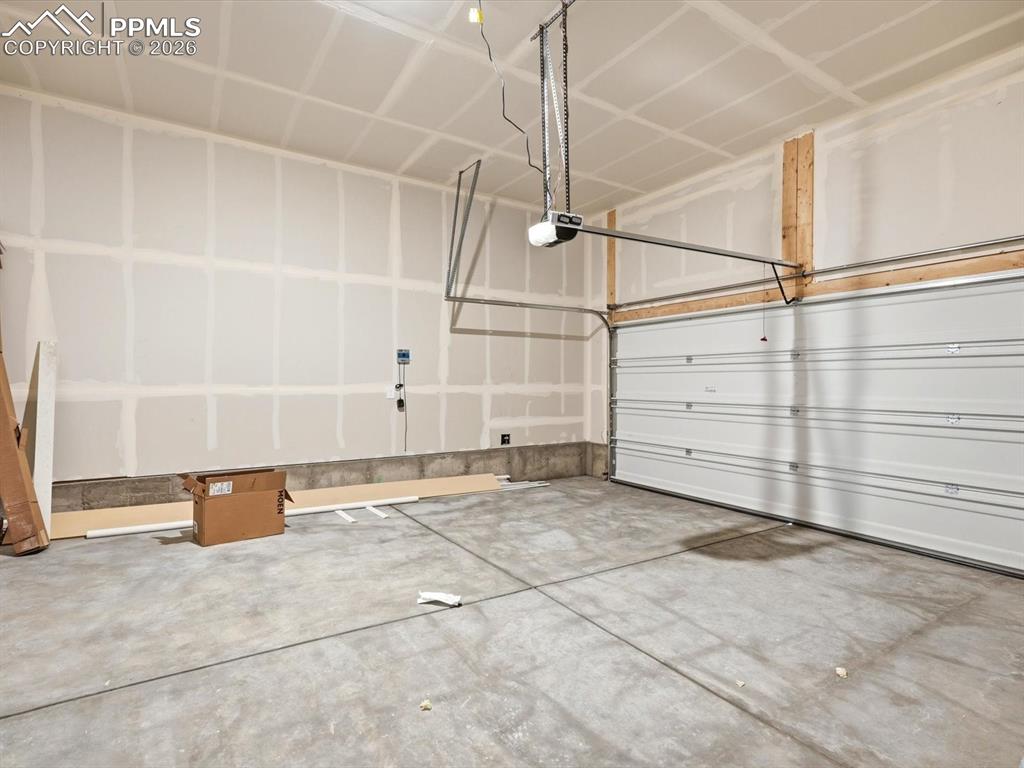 Image 9 of 29: Garage