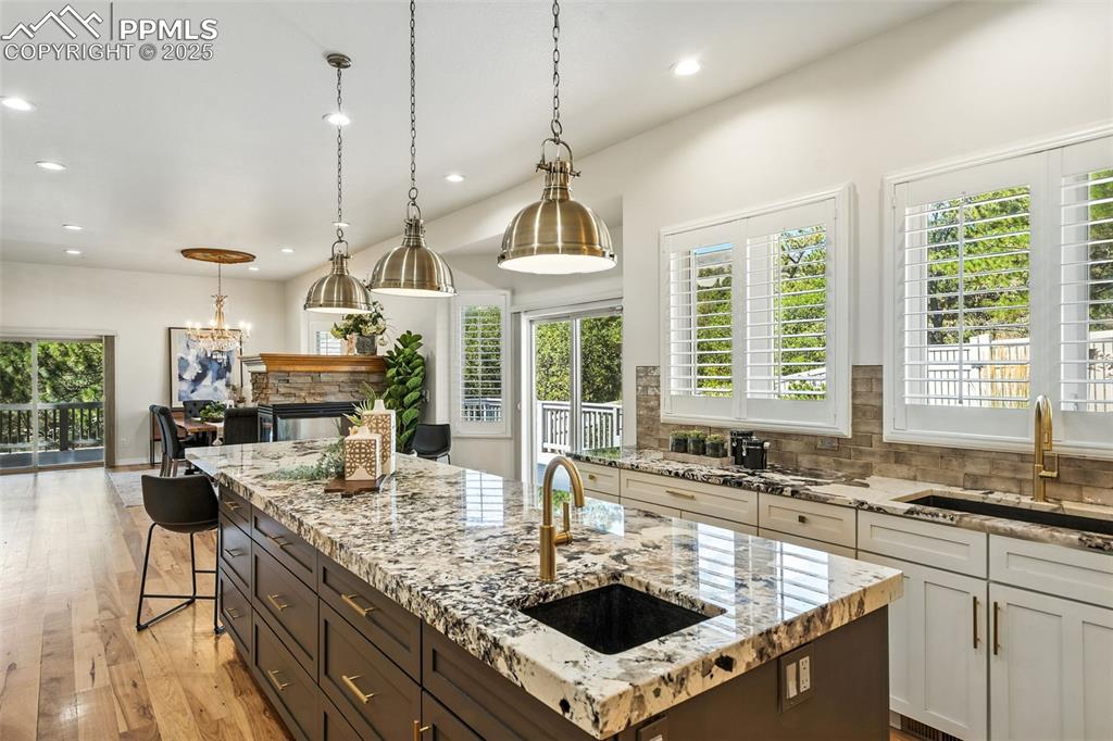 Image 10 of 47: Kitchen