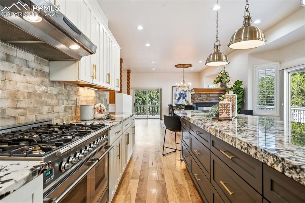 Image 11 of 47: Kitchen