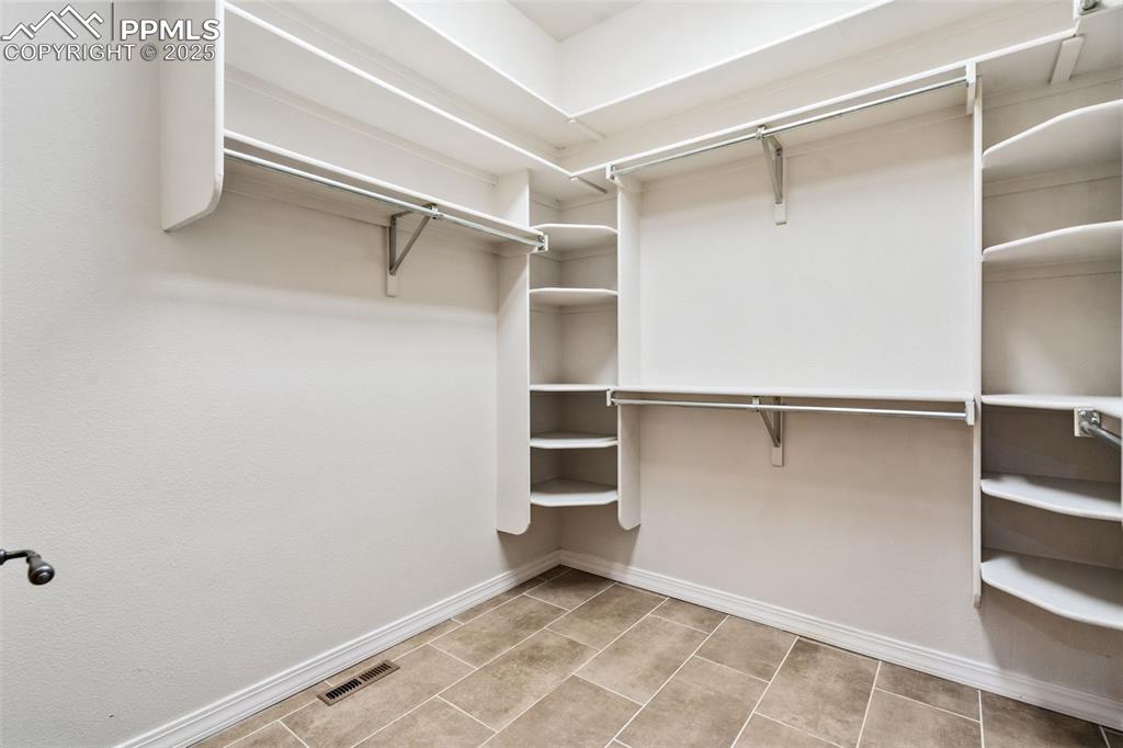 Image 22 of 47: Closet