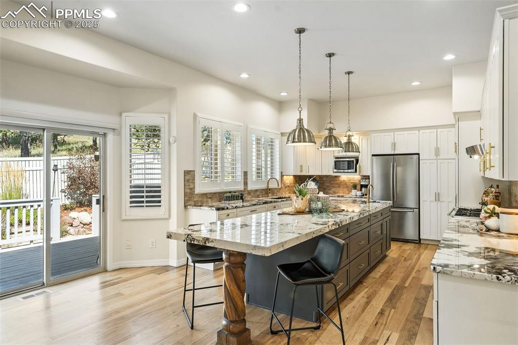 Image 6 of 47: Kitchen