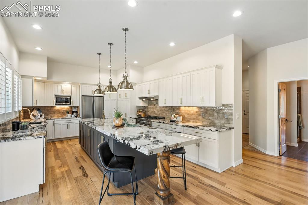 Image 8 of 47: Kitchen