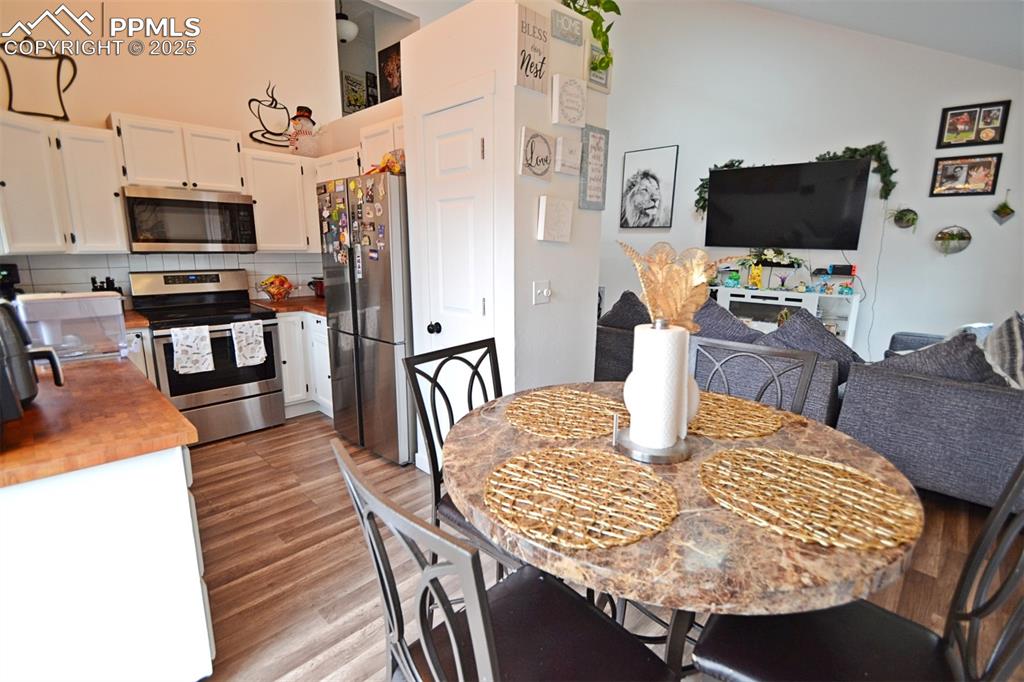 Image 10 of 36: Dining Area