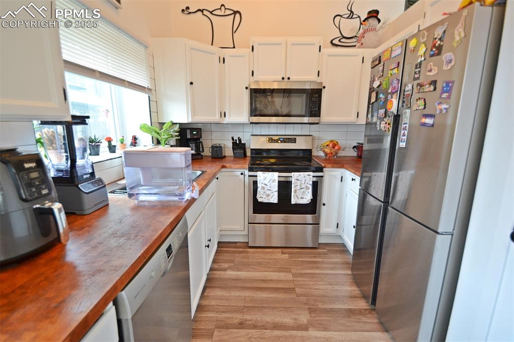 Image 11 of 36: Kitchen