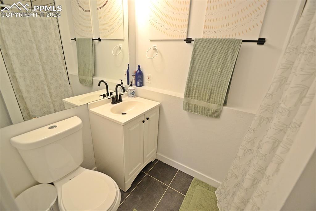 Image 14 of 36: Bathroom