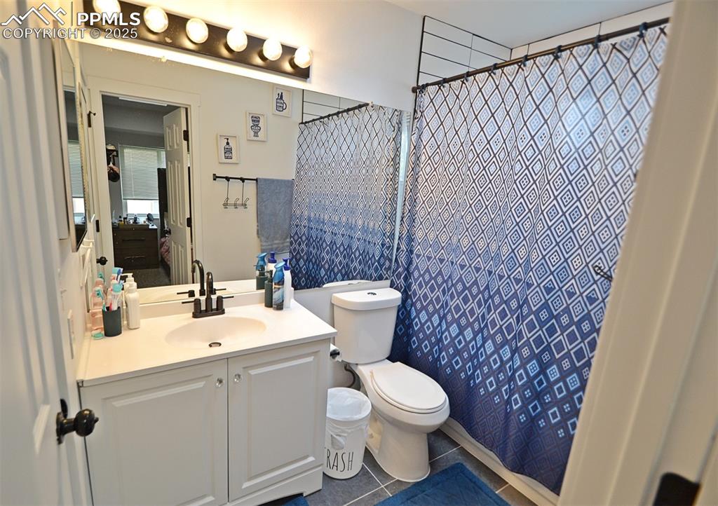 Image 22 of 36: Bathroom