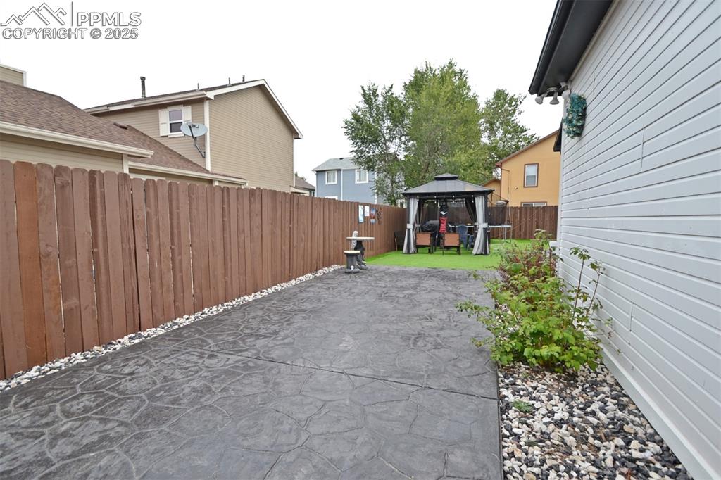 Image 32 of 36: Patio