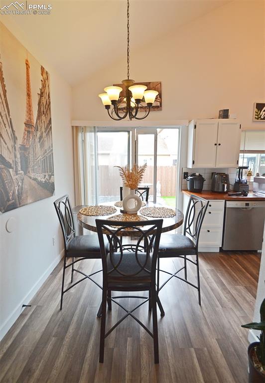 Image 8 of 36: Dining Area