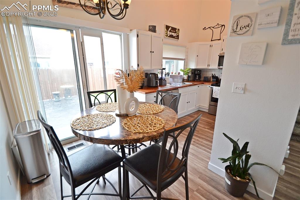 Image 9 of 36: Dining Area