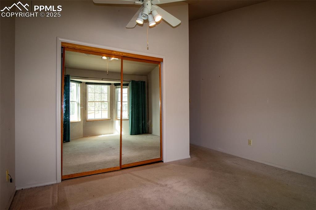 Image 18 of 38: Bedroom
