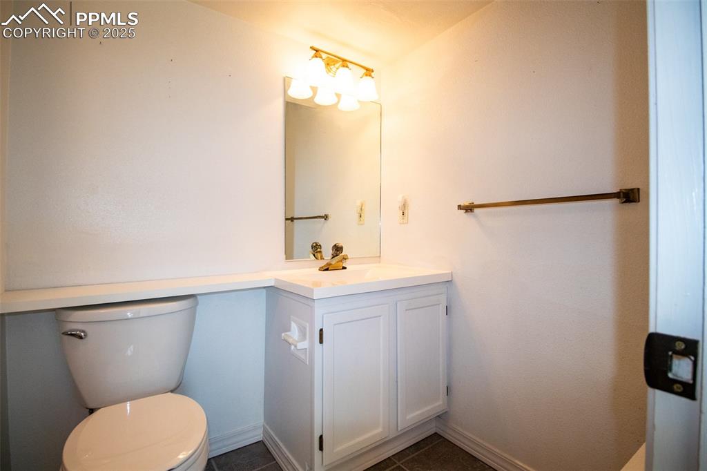 Image 31 of 38: Bathroom
