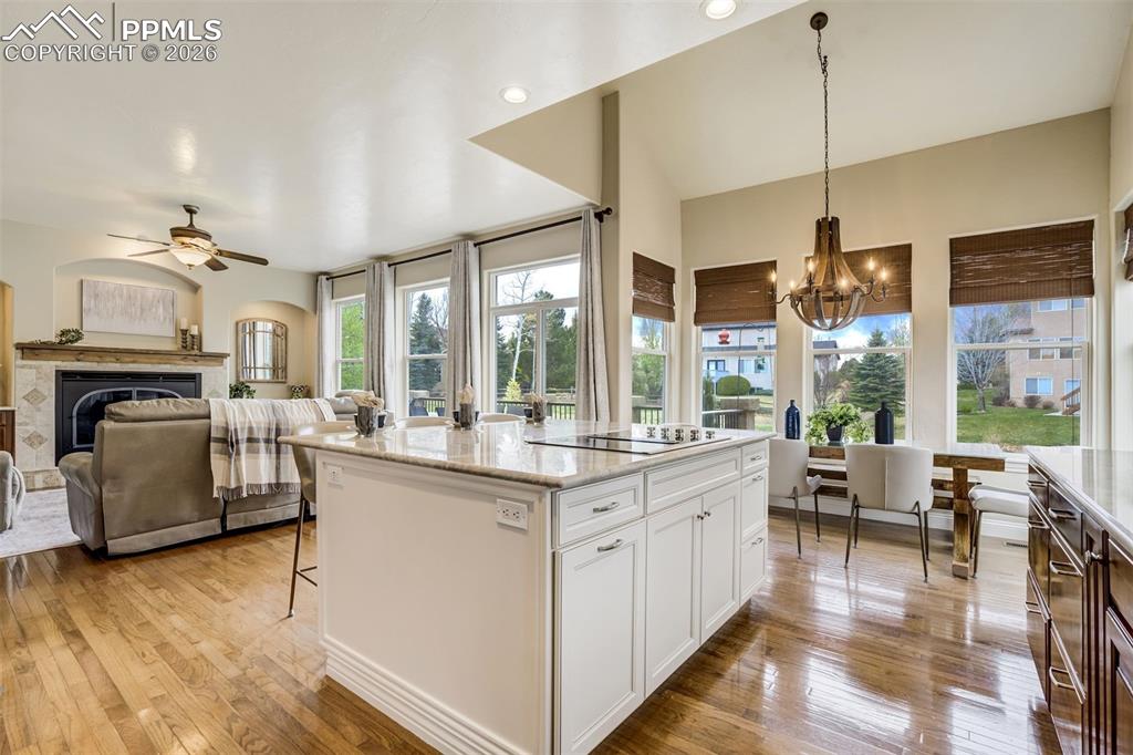 Image 14 of 50: Kitchen