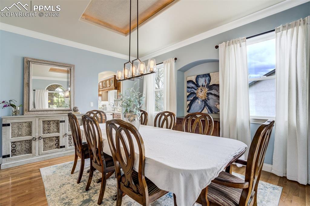 Image 16 of 50: Dining Area